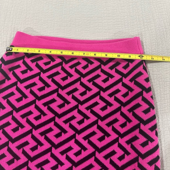 Versace Pink and Black Knit Geometric Pencil Skirt M/L - Picture 5 of 9